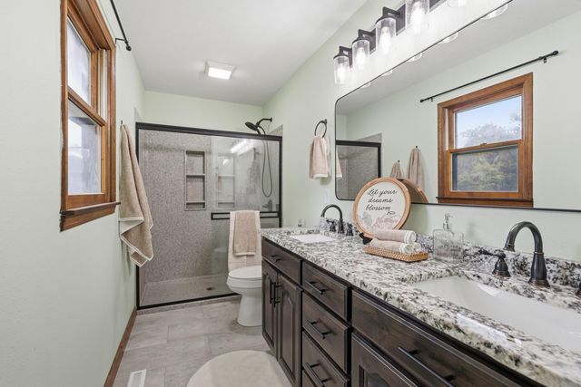 6961 County Lane 94, Carthage, MO 64836