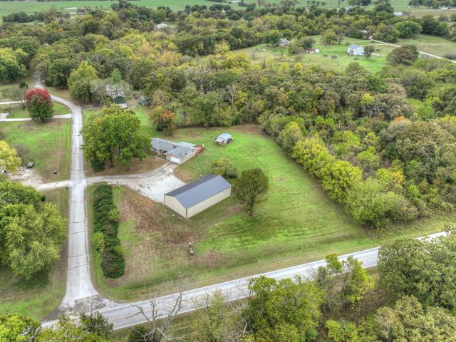 6961 County Lane 94, Carthage, MO 64836