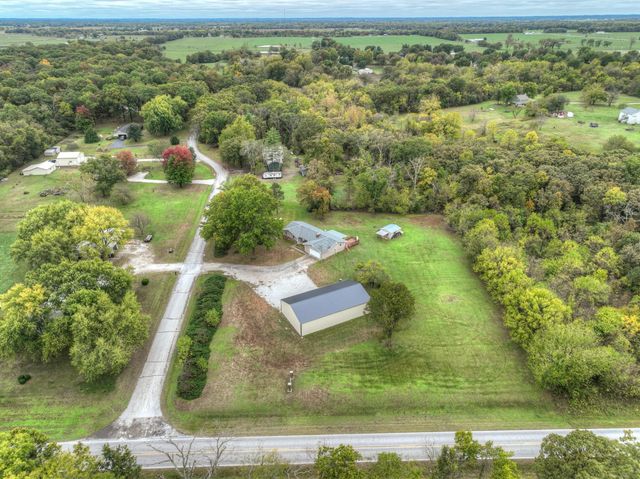 6961 County Lane 94, Carthage, MO 64836