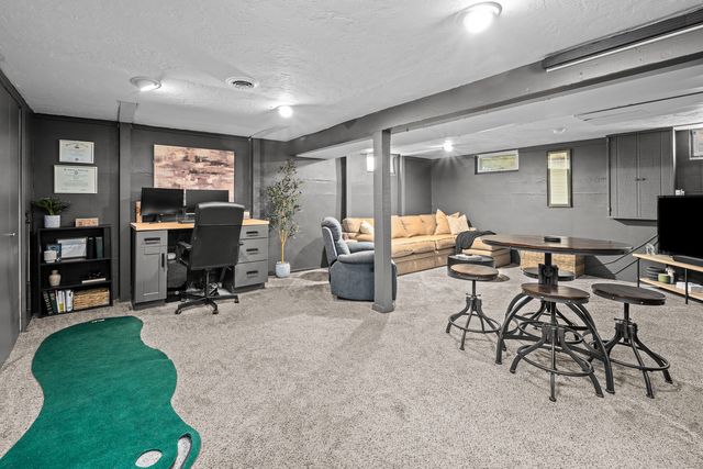 2717 E 37th Street, Davenport, IA 52807