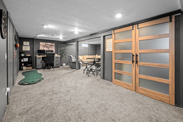 2717 E 37th Street, Davenport, IA 52807