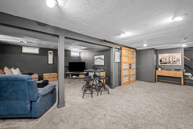 2717 E 37th Street, Davenport, IA 52807