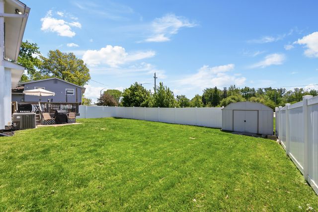 2717 E 37th Street, Davenport, IA 52807