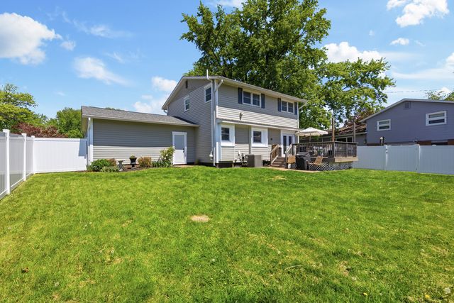 2717 E 37th Street, Davenport, IA 52807