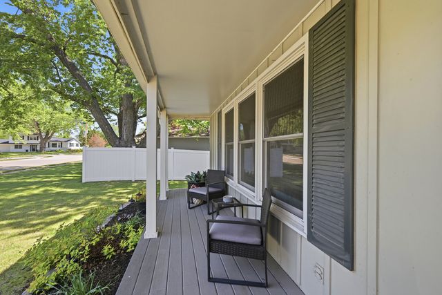 2717 E 37th Street, Davenport, IA 52807