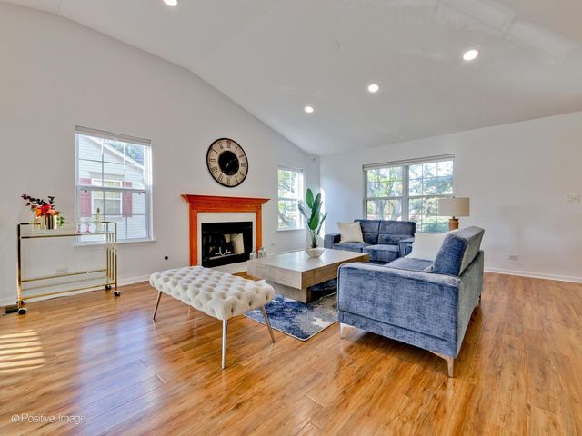 121 Commons Court, Wheeling, IL 60090