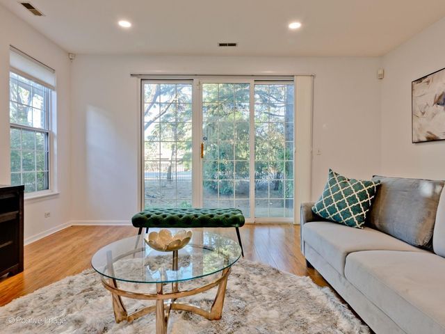 121 Commons Court, Wheeling, IL 60090