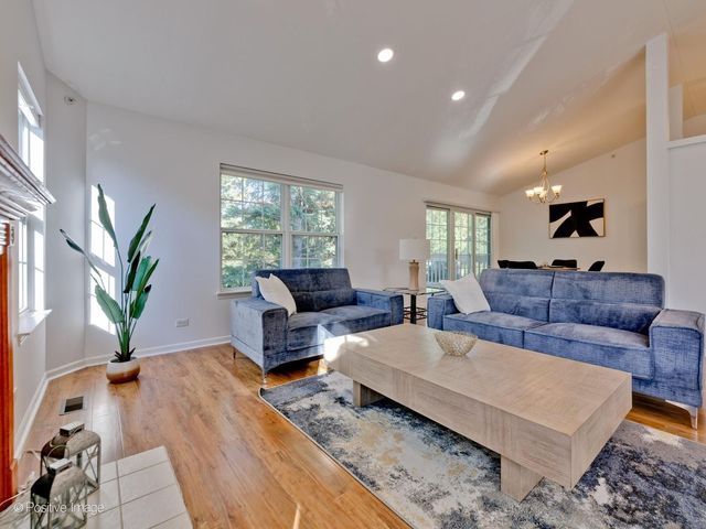 121 Commons Court, Wheeling, IL 60090