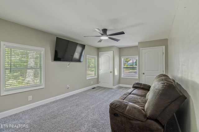 215 Ridge Rd, Maryville, TN 37803