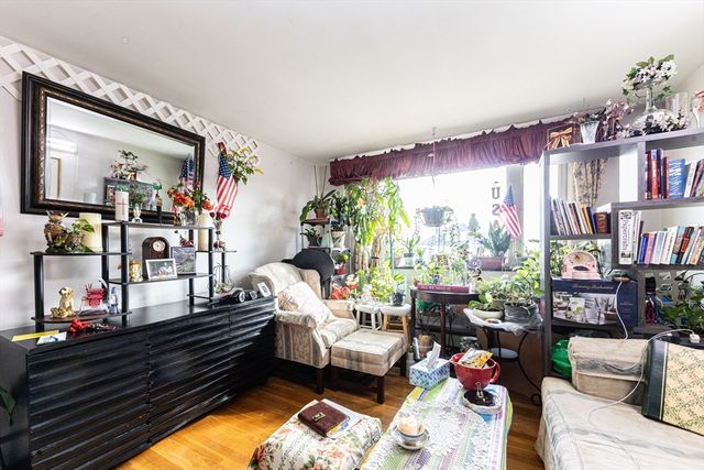 186 Lexington St 8, Watertown, MA 02472