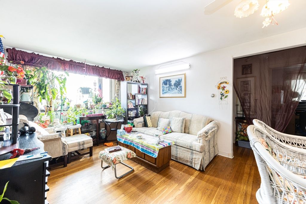 186 Lexington St 8, Watertown, MA 02472