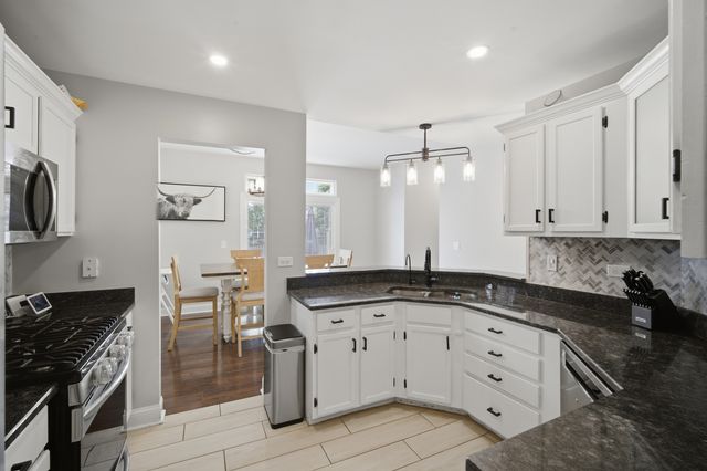 843 Newbury Court, Grayslake, IL 60030
