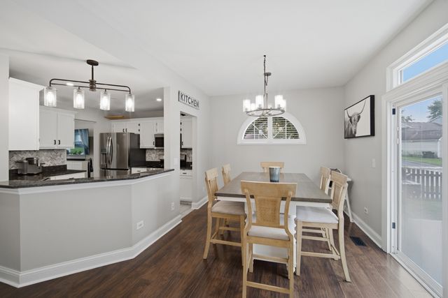 843 Newbury Court, Grayslake, IL 60030