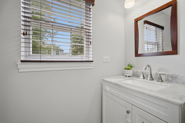 843 Newbury Court, Grayslake, IL 60030