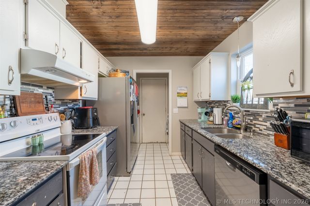 3013 S Ash Court, Broken Arrow, OK 74012