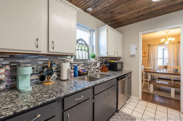 3013 S Ash Court, Broken Arrow, OK 74012