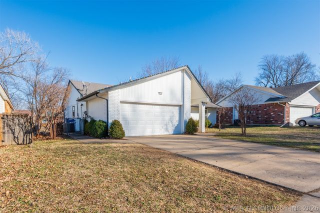 3013 S Ash Court, Broken Arrow, OK 74012