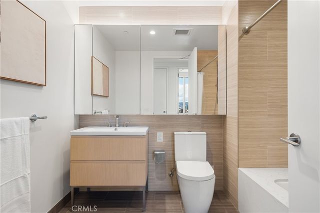 877 Francisco Street 2402, Los Angeles, CA 90017