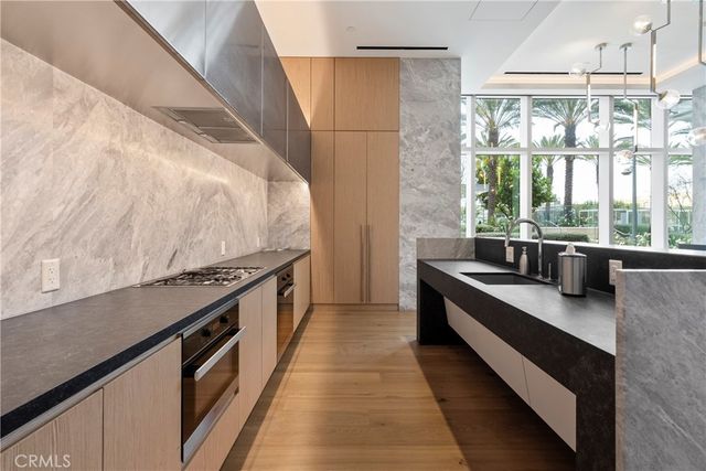 877 Francisco Street 2402, Los Angeles, CA 90017