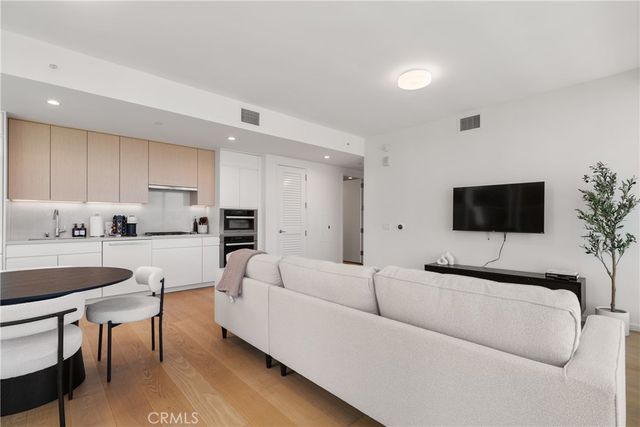 877 Francisco Street 2402, Los Angeles, CA 90017