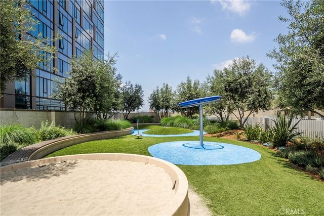 877 Francisco Street 2402, Los Angeles, CA 90017