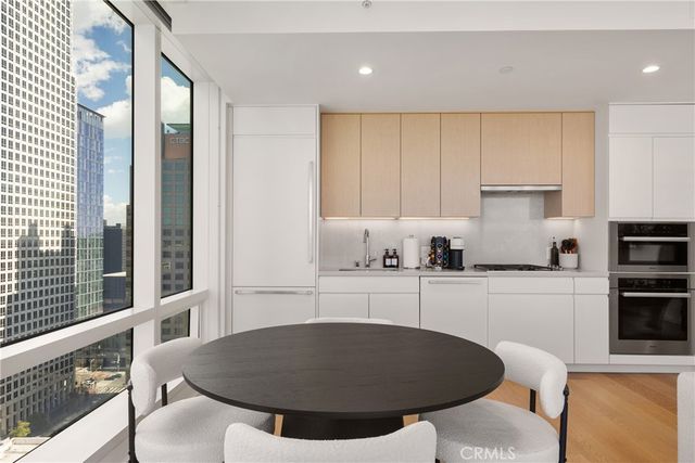 877 Francisco Street 2402, Los Angeles, CA 90017