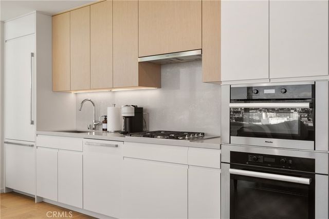 877 Francisco Street 2402, Los Angeles, CA 90017