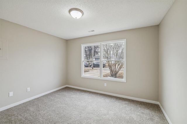 903 E 27th Court, Des Moines, IA 50317