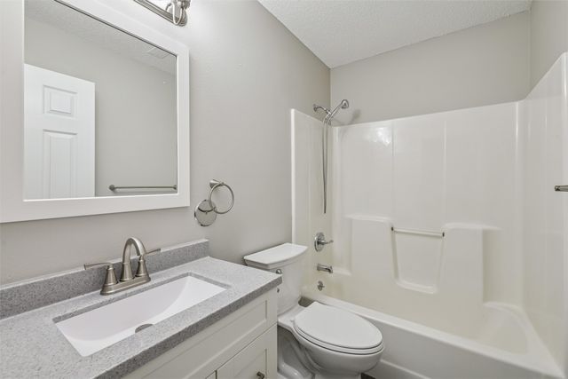 903 E 27th Court, Des Moines, IA 50317