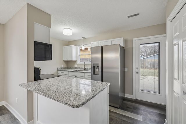 903 E 27th Court, Des Moines, IA 50317