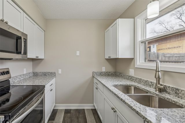 903 E 27th Court, Des Moines, IA 50317