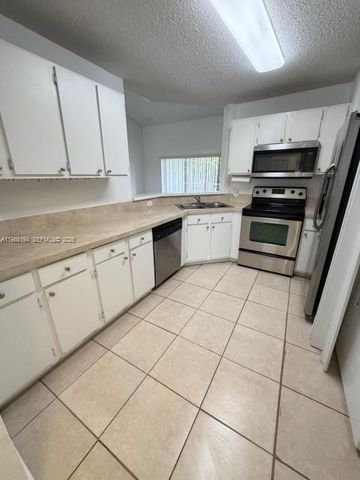 3413 NW 44th St 202, Oakland Park, FL 33309