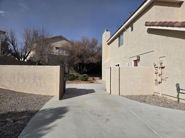 4215 Skyview Crest Road NW, Albuquerque, NM 87114