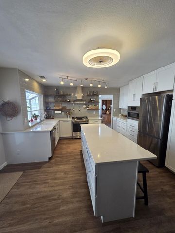 4215 Skyview Crest Road NW, Albuquerque, NM 87114