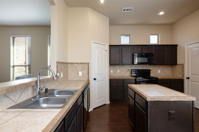 365 Orbit Drive, Lavon, TX 75166