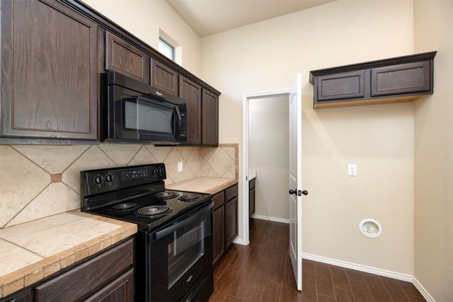 365 Orbit Drive, Lavon, TX 75166