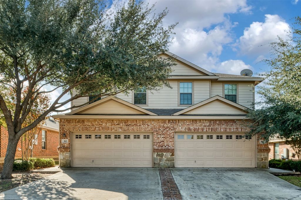 365 Orbit Drive, Lavon, TX 75166