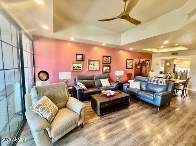 902 W GLENDALE Avenue 212, Phoenix, AZ 85021