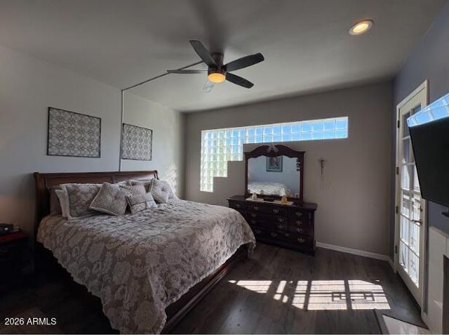 902 W GLENDALE Avenue 212, Phoenix, AZ 85021