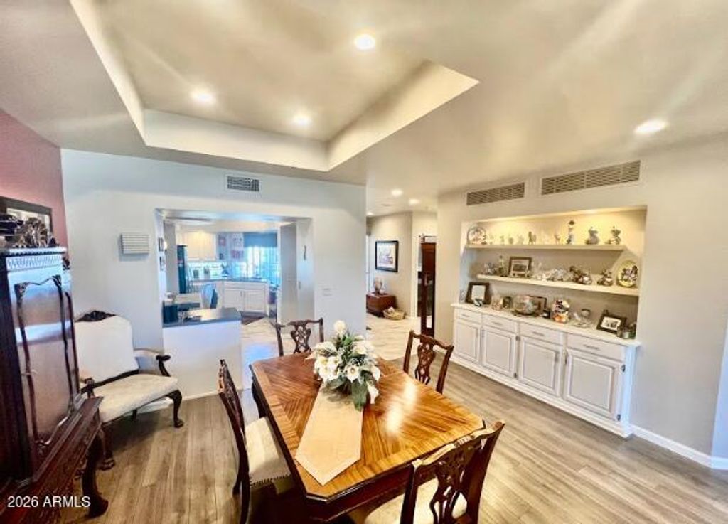 Image 10 of property listing at 902 W GLENDALE Avenue 212, Phoenix, AZ 85021