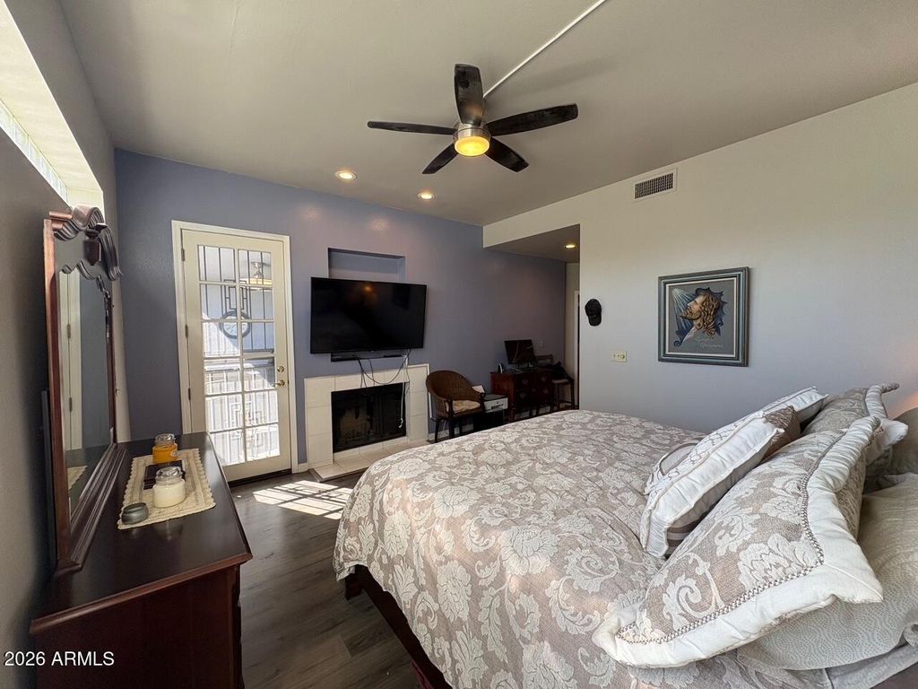 Image 14 of property listing at 902 W GLENDALE Avenue 212, Phoenix, AZ 85021