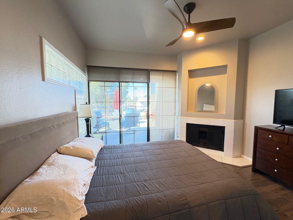 Image 16 of property listing at 902 W GLENDALE Avenue 212, Phoenix, AZ 85021
