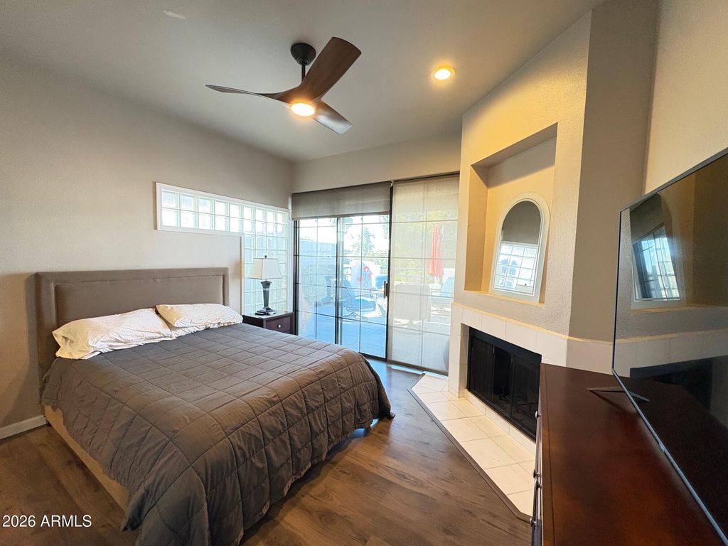 Image 17 of property listing at 902 W GLENDALE Avenue 212, Phoenix, AZ 85021