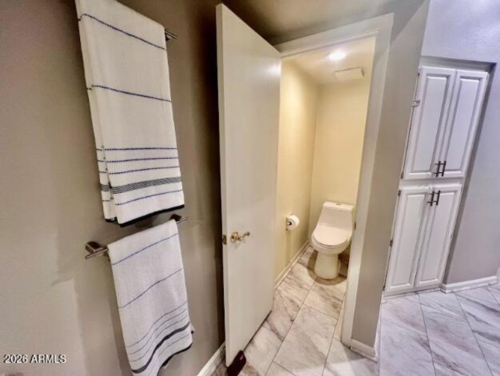 Image 23 of property listing at 902 W GLENDALE Avenue 212, Phoenix, AZ 85021
