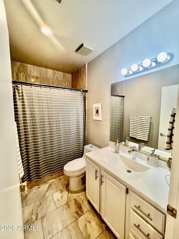 Image 25 of property listing at 902 W GLENDALE Avenue 212, Phoenix, AZ 85021
