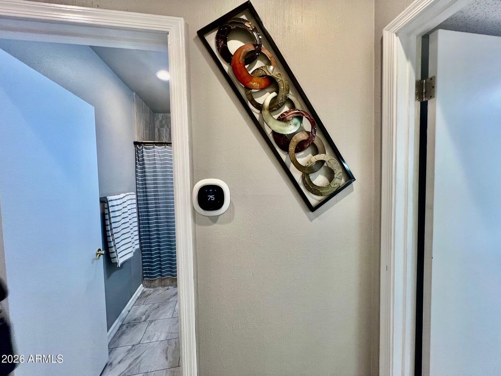Image 27 of property listing at 902 W GLENDALE Avenue 212, Phoenix, AZ 85021