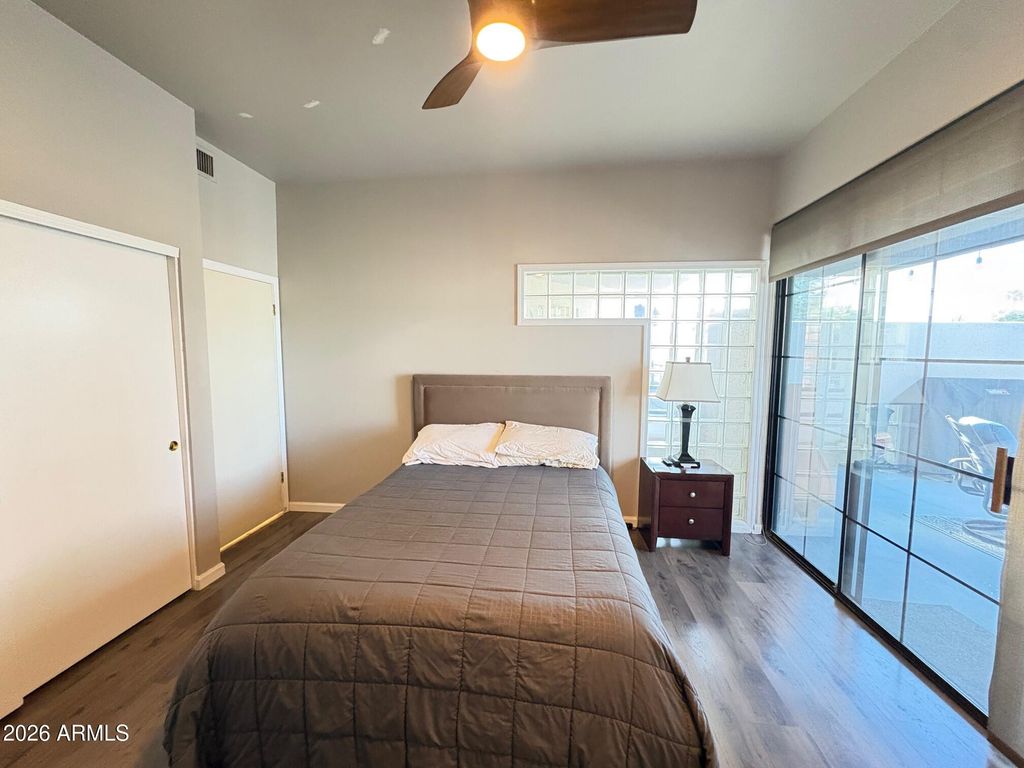 Image 28 of property listing at 902 W GLENDALE Avenue 212, Phoenix, AZ 85021