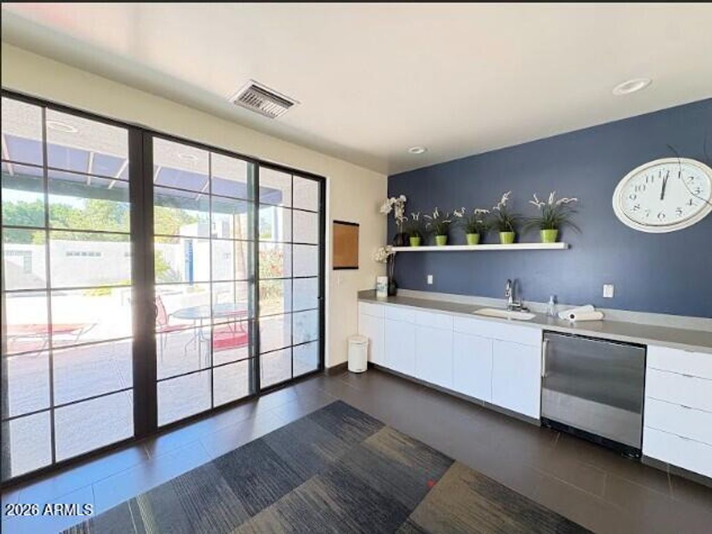 Image 35 of property listing at 902 W GLENDALE Avenue 212, Phoenix, AZ 85021
