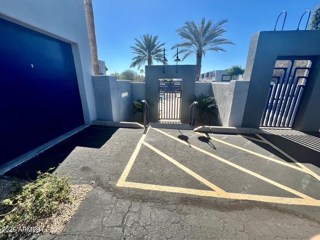Image 36 of property listing at 902 W GLENDALE Avenue 212, Phoenix, AZ 85021