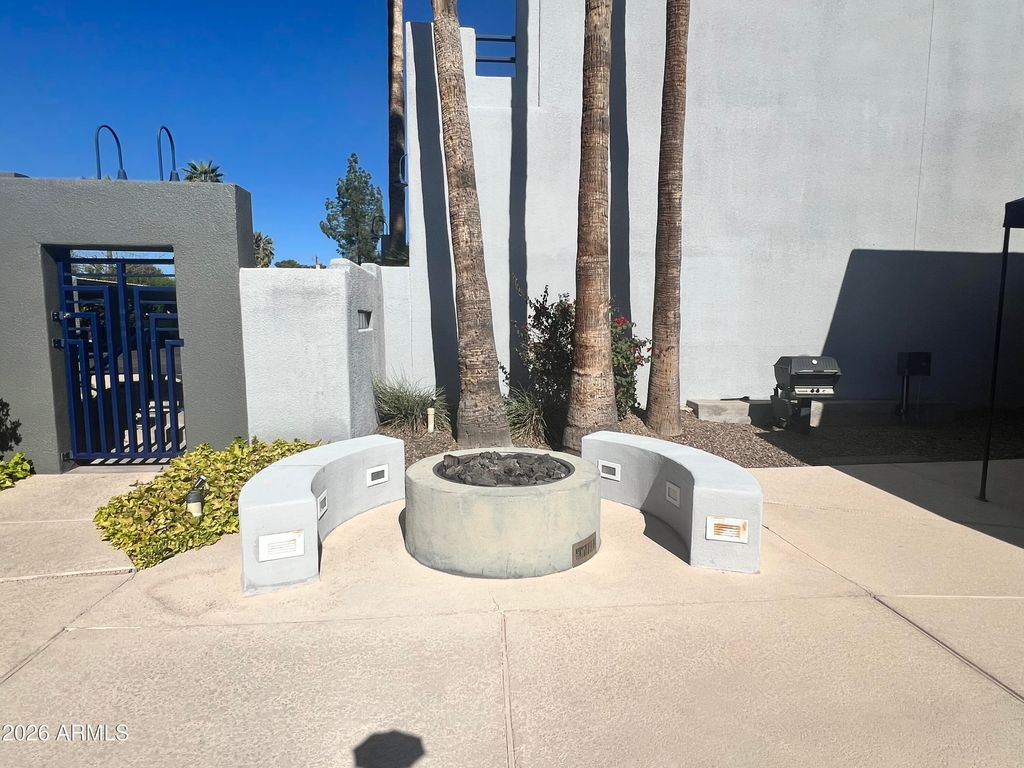 Image 37 of property listing at 902 W GLENDALE Avenue 212, Phoenix, AZ 85021